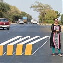 (Video) Painted Optical Illusion Road Blocks Trick Drivers Into Slowing Down in India