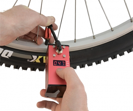 (Video) Li'l Electric Bike Pump Pops Into a Pocket - miniFumpa
