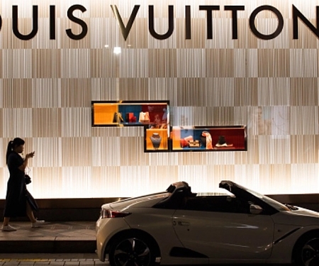 The World’s Biggest Luxury Spenders Are Label-Loving Koreans