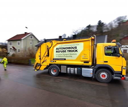 (Video) Volvo Takes Out The Trash with an Autonomous Garbage Truck