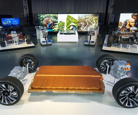 GM Reveals Underpinnings of Electric Hummer and Future 400-Mile EVs