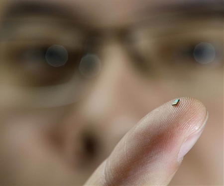 The World’s Tiniest Temperature Sensor is Powered by Radio Waves