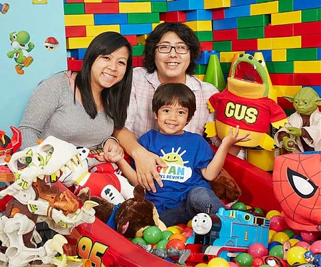 (Video) A 7-Year-Old Boy is Making $11M a Year on YouTube Reviewing Toys