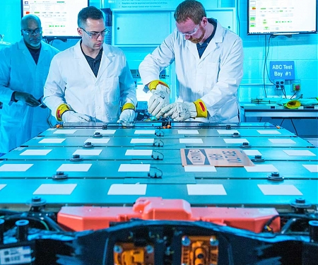 GM Can Manage an EV's Batteries Wirelessly—and Remotely