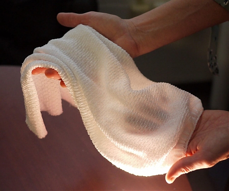 Scientists Develop First Fabric to Automatically Cool or Insulate Depending on Conditions