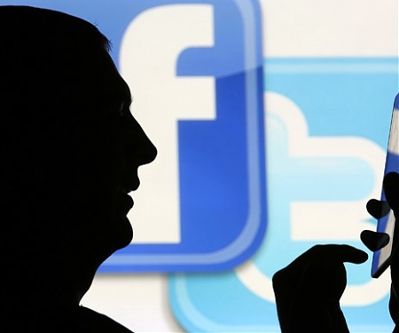 (PDF) Pew - The Evolving Role of News on Twitter and Facebook