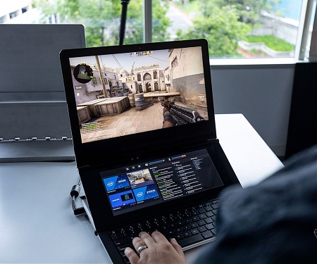 Intel Shows Off Crazy Triple Folding Gaming Laptop, The “Honeycomb Glacier”