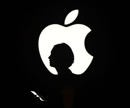 (Patent) Apple's Heads-Up Display Tech for Self-Driving Cars Uses AR to Enhance Driver Safety