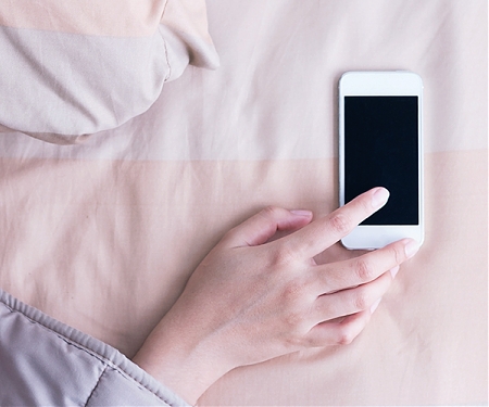 (Infographic) Women Use Their Phones for Way More Than Just Communicating
