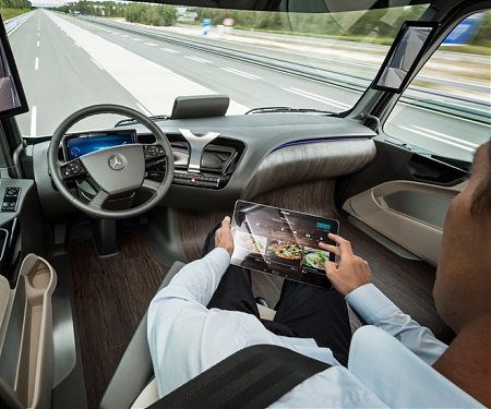 Mercedes Benz - The Future Truck 2025