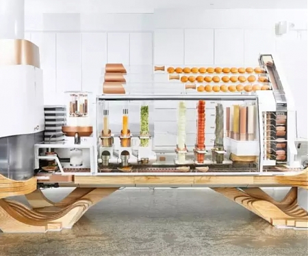 (Video) Burger Robot Startup Creator Opens First Restaurant