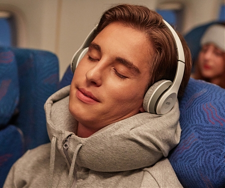 A Hoodie and Windbreaker have a Built-in Inflatable Pillows - Pillowdy