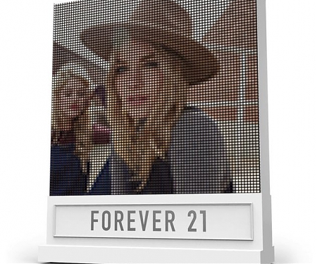 (Video) F21 Thread Screen Displays Instagram Images Using Fabric