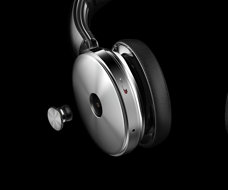 Triple Docking : Earphone, Headphones Dock Into the Speaker as One Device