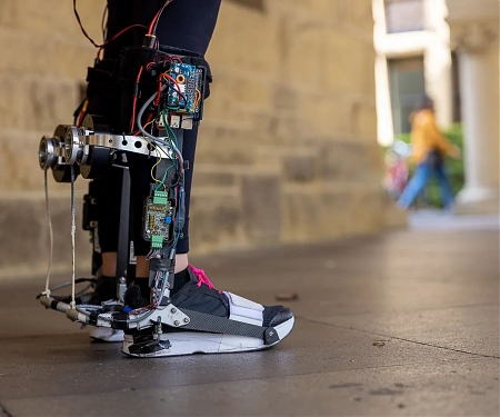 (Paper) A Robotic Exoskeleton Adapts to Wearers to Help Them Walk Faster
