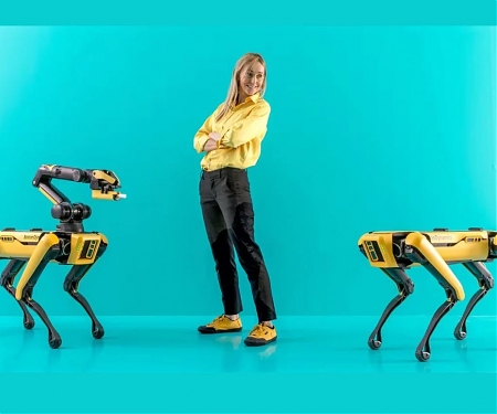 AI Artist Will “Train” Robot Dogs to Do a Live Painting Session