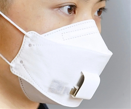 This $1 Smart Mask Cools Your Breath to Capture Condensates