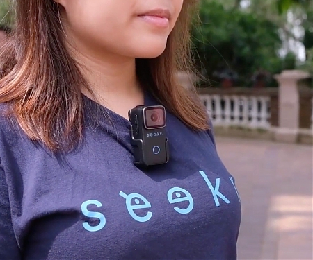 Clever 'Seeing Eye' Gadget Speaks The Surrounds for The Vision-Impaired