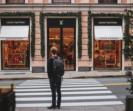 Bain Forecasts China Luxury Market to Grow 4-6% in 2024