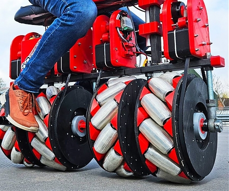 (VIdeo) Self-Balancing Omnidirectional Motorcycle Spins, Slides and Glides