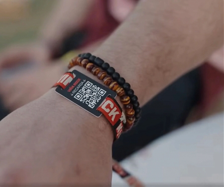 UNICEF Spain Turns Unused Festival Wristband Balances Into A New Way To Donate