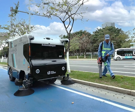(Video) Tiny Electric Robovan Cleans 1 Million Square Feet of Road