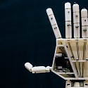 (Video) 3D-Printed Robotic Arm for Sign Language Translation - Project Aslan