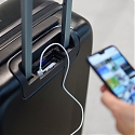 Smart Luggage Includes Bluetooth Trackers and a Power Bank to Simplify Traveling - Jey&Em ‘ONE’