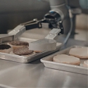 (Video) Flippy Robot Takes Over The Hamburger Station in California Restaurant