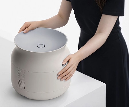 Jalloc Is a Steam Humidifier Designed to Look Like a Water Jar