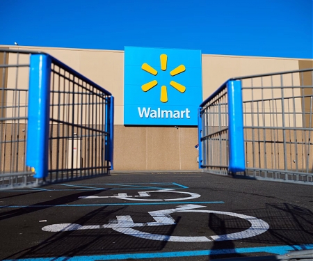 Walmart Shares Slump on Weakest Sales Growth in Over Six Years